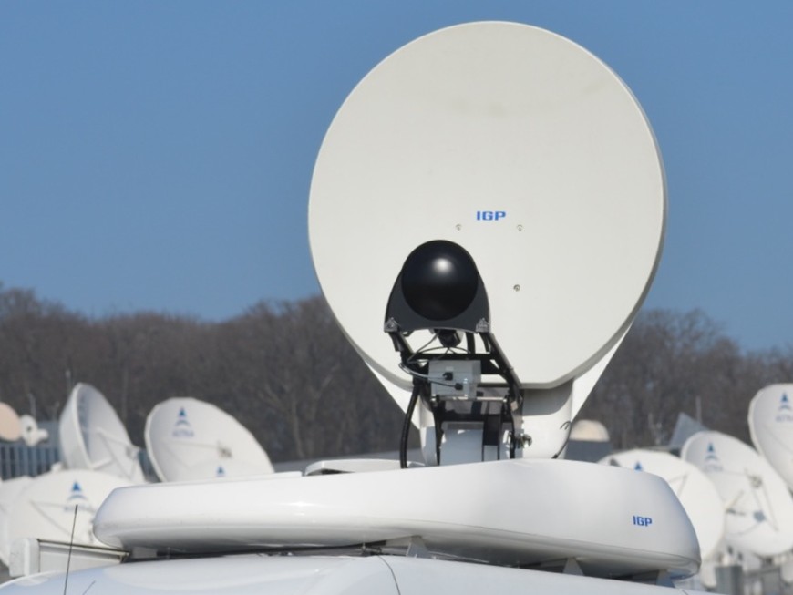 Satellietschotelsysteem voor reportagewagens